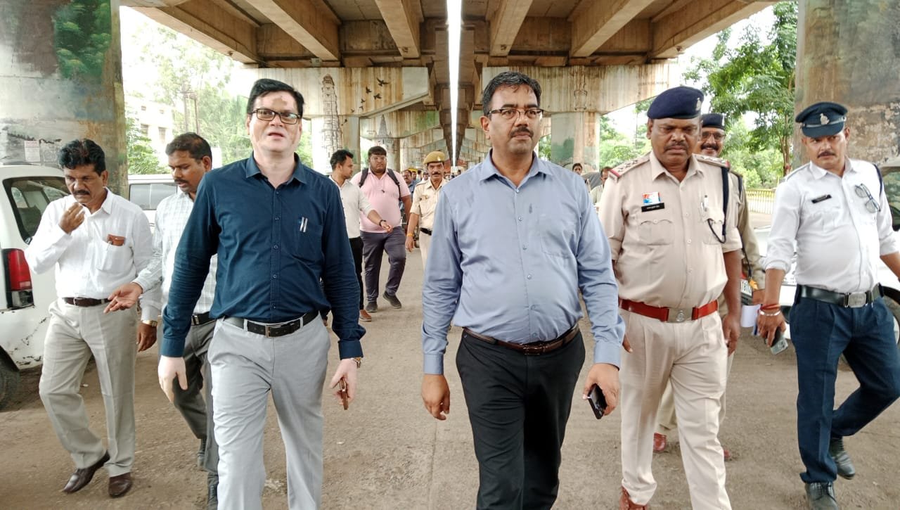 फ्लाई ओव्हर के नीचे आज भी चली अतिक्रमण हटाने की कार्यवाही