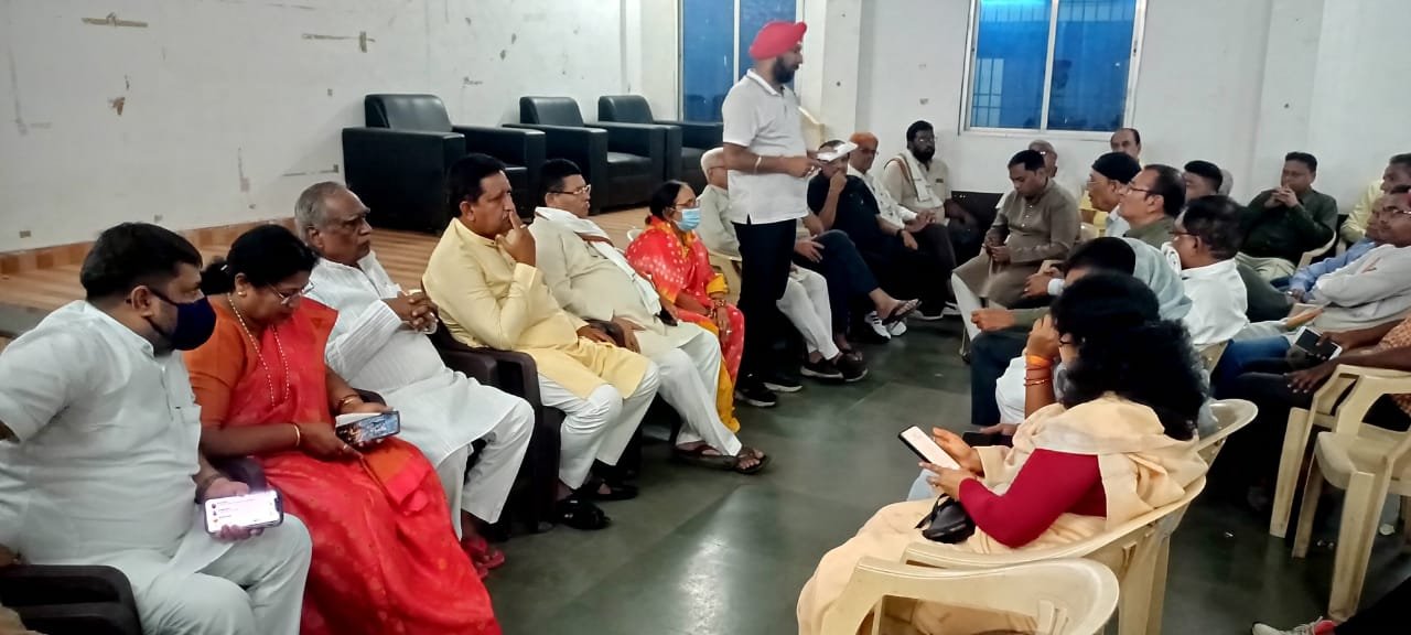 राष्ट्रीय अध्यक्ष मल्लिकार्जुन खड़गे के आगमन को लेकर शहर कांग्रेस ने ली बैठक