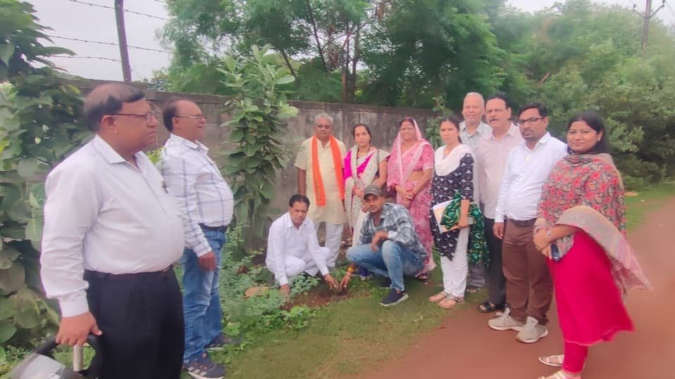 कृषि स्थाई समिति सभापति पूर्णिमाकृष्णा साहू ने पौधारोपण किया*