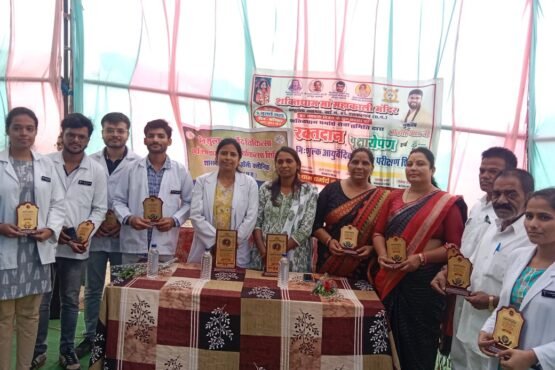 शक्तिधाम महाकाली मंदिर में नि: शुल्क आयुर्वेदिक चिकित्सा शिविर, वृक्षारोपण एवं रक्तदान शिविर आयोजित