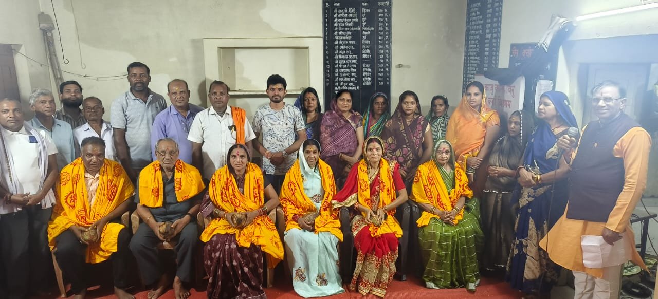 ग्राम कोपेडीह में गुरु पूर्णिमा महोत्सव आदर्श नवयुवक दुर्गा मंदिर में आयोजित किया गया