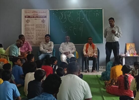 गुरु पूर्णिमा पर टोला गांव से गूंजा शिक्षा का शंखनाद — विजन कोचिंग संस्थान ने समाज को दिखाई नई राह