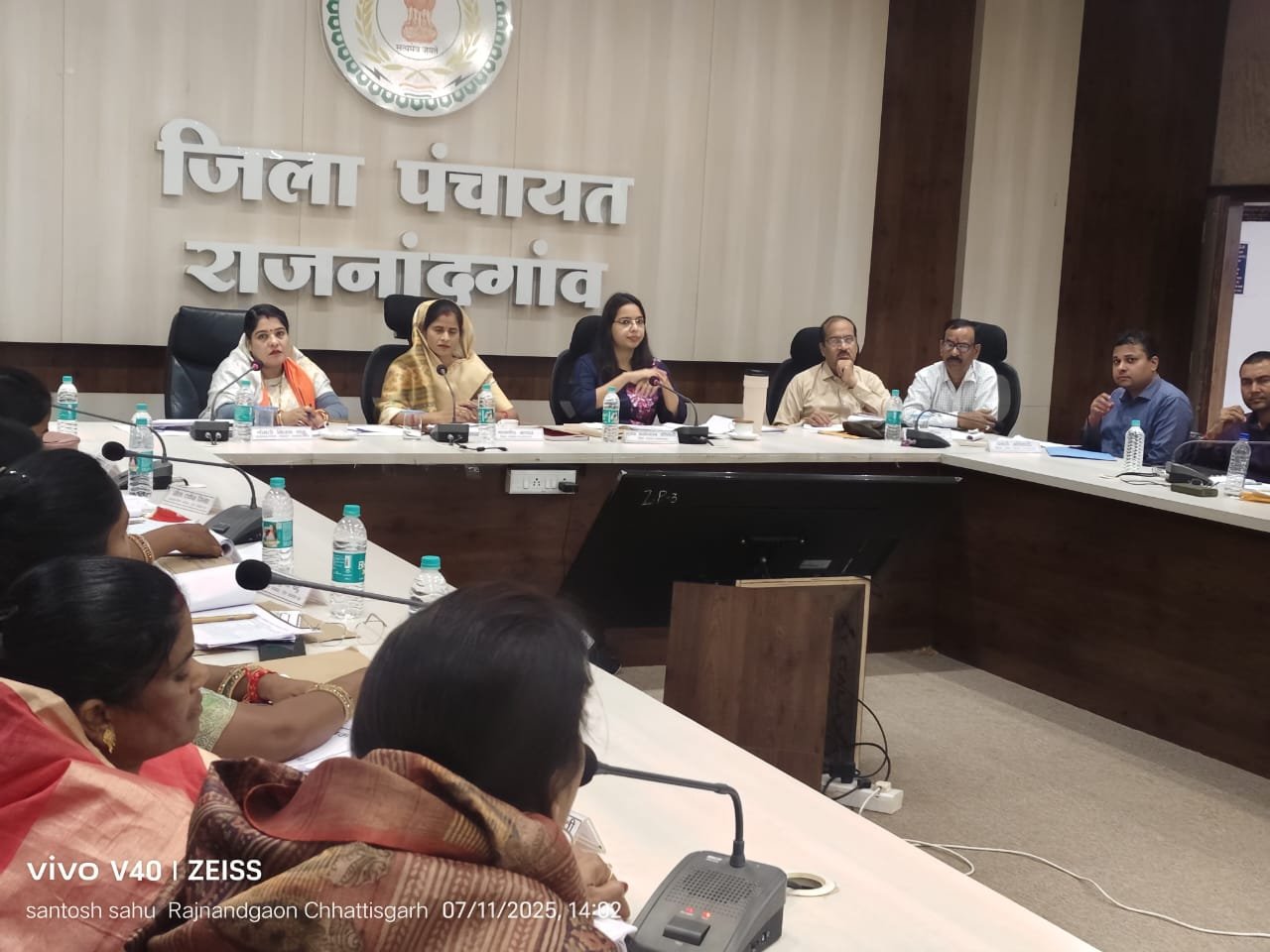 जिला पंचायत अध्यक्ष किरण वैष्णव ने जर्जर सड़क के कार्यों को जल्द से जल्द मरम्मत पूर्ण करने अधिकारियो को किया निर्देशित