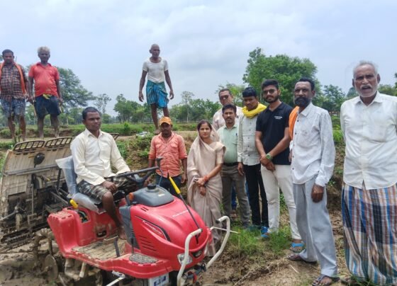 मशीन से धान का रोपा लगाकर किसान आधुनिक खेती की ओर अग्रसर:- किरण रविन्द्र वैष्णव