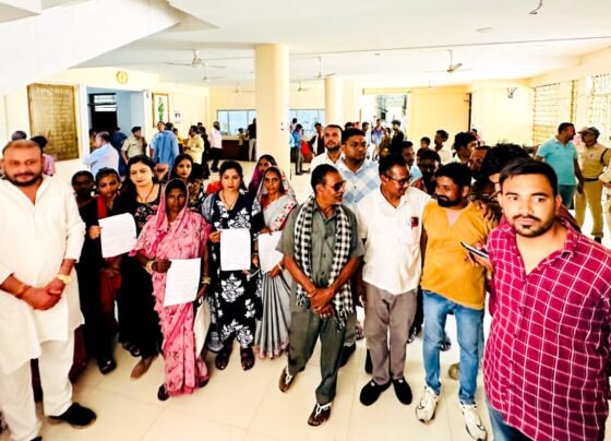 पहले पुराना मुआवजा दो फिर विकास करना विकास के नाम पर भाजपा सरकार गरीबों के घर धंधे उजाड़ रही है