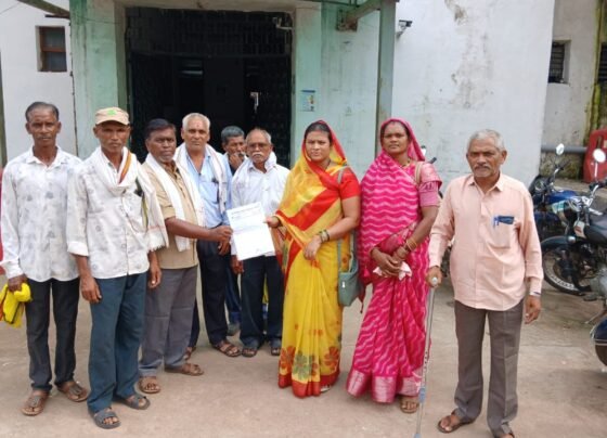प्रधानमंत्री फसल बीमा की राशि के लिए बार-बार चक्कर लगा रहे हैं छुरिया क्षेत्र के किसान