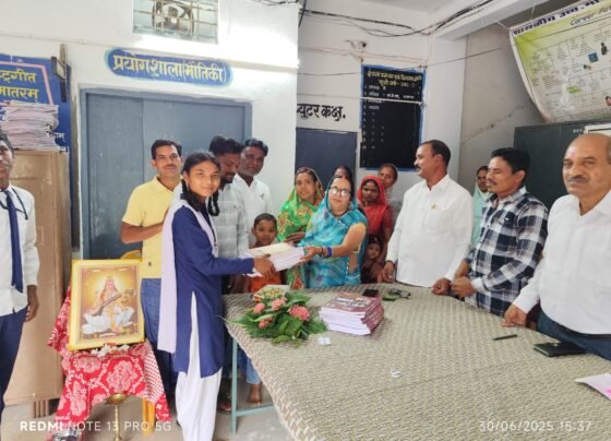 प्रवेश उत्सव में विद्यार्थियों को बताया जीवन में शिक्षा का महत्व *
