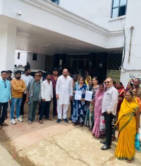 पहले पुराना मुआवजा दो फिर विकास करना विकास के नाम पर भाजपा सरकार गरीबों के घर धंधे उजाड़ रही है