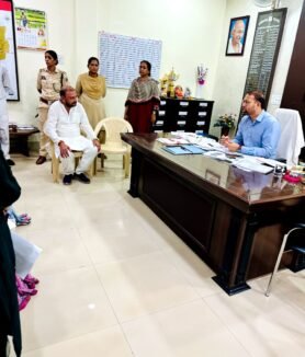 पहले पुराना मुआवजा दो फिर विकास करना विकास के नाम पर भाजपा सरकार गरीबों के घर धंधे उजाड़ रही है