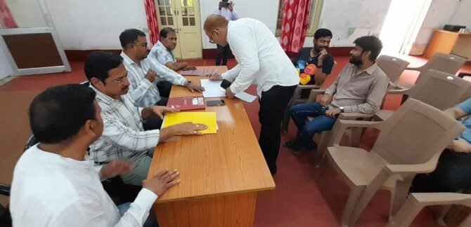 दिल्ली दरवाजा के पास निर्मित प्रथम तल की 2 दुकानोे की नीलामी से निगम को 62 लाख 12 हजार रूपये की आय